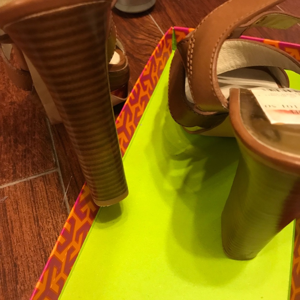 Shoes - Picture 5 of 8